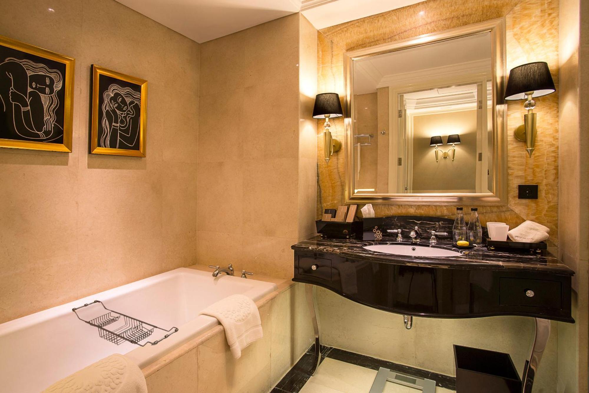 Hotel The Trans Luxury